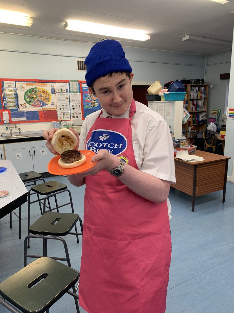Thank you @qmscotland for making this weeks #FoodSchoolScotland so interactive and tasty! Lots of happy faces with a freshly made burger 🍔 @Parkhill375 @EnterAcadPark @EastbankAcademy @smithycroftHFT @DYWGlasgow @HiMhairi