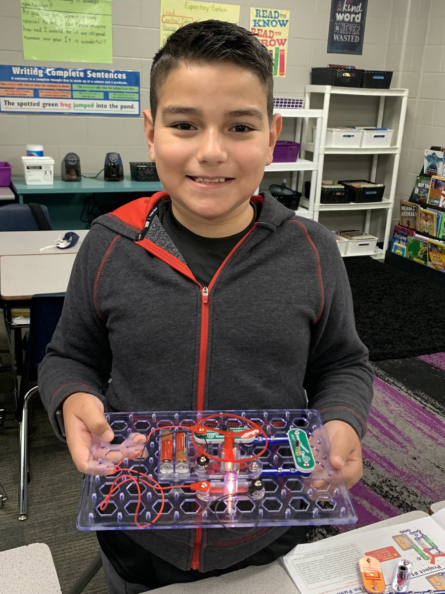 murphysclass16's tweet photo. He created his own circuit during soft start today without using the manual in the circuit kit. @HumbleISD_SWE https://t.co/fZpzchg6ae