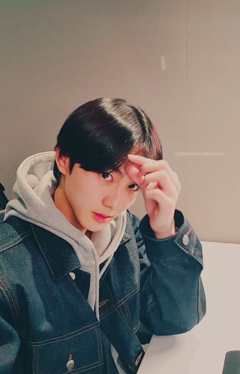 dashedjwon's tweet image. #JUNGWON’s vlive 211105
‘hello~😀’