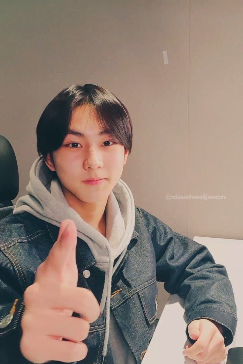 dashedjwon's tweet image. #JUNGWON’s vlive 211105
‘hello~😀’