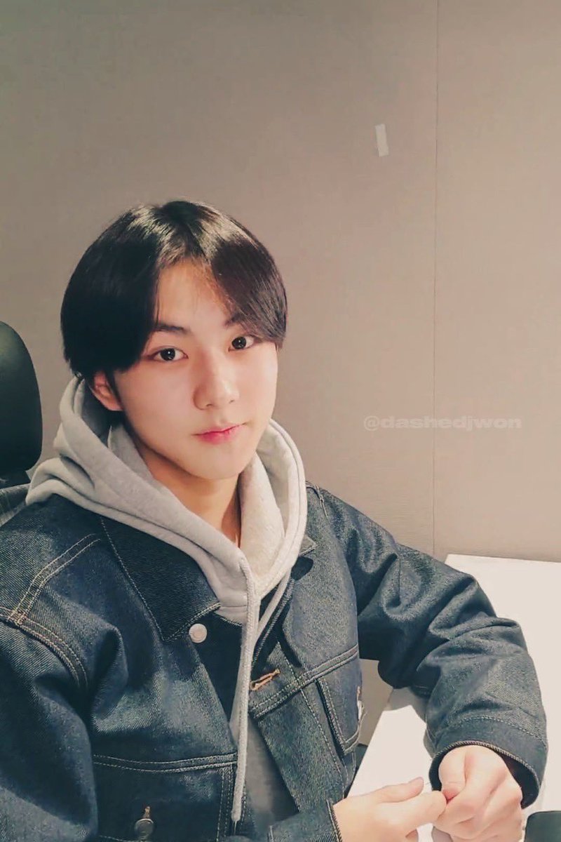 dashedjwon's tweet image. #JUNGWON’s vlive 211105
‘hello~😀’