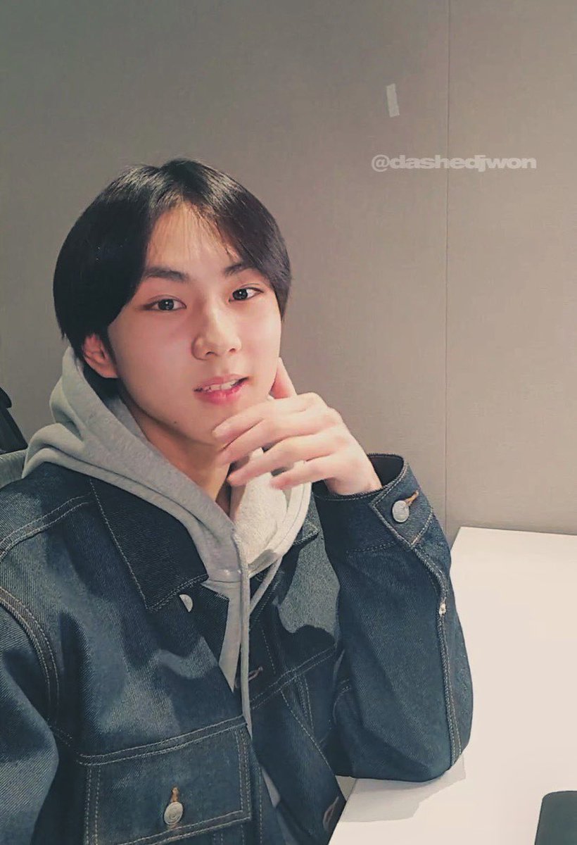 dashedjwon's tweet image. #JUNGWON’s vlive 211105
‘hello~😀’