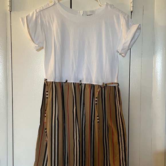 MommiesFreebies's tweet photo. So good I had to share! Check out all the items I'm loving on @Poshmarkapp #poshmark #fashion #style #shopmycloset #burberry #millyminis: https://t.co/DlG12fa9IN https://t.co/V2iztqEPbr