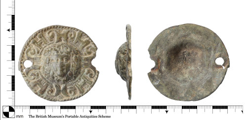 CornwallFinds's tweet photo. An interesting one for #FindsFriday! A copper-alloy bridle boss, probably dating from 16th century to mid 17th AD.
Full record details here: https://t.co/GDVneqvRCq
#RecordYourFinds #Cornwall #Archaeology https://t.co/K1KfAq8uMd