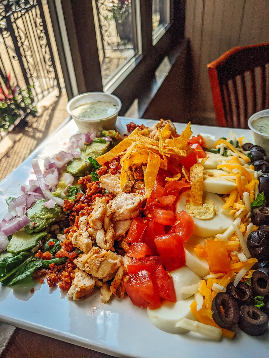 Broadway_Pub's tweet photo. How to prepare the perfect meal:  
Step 1 - Let us do it for you 😎
Step 2 - Enjoy it 😉
.
.
.
#GranvilleOH #OHEats #ExploreOH #TravelOH #ThePubOnBroadway #Beer #BroadwayPub #Granville #Ohio #CraftKitchen #614 #740 https://t.co/DBXxPOC61k