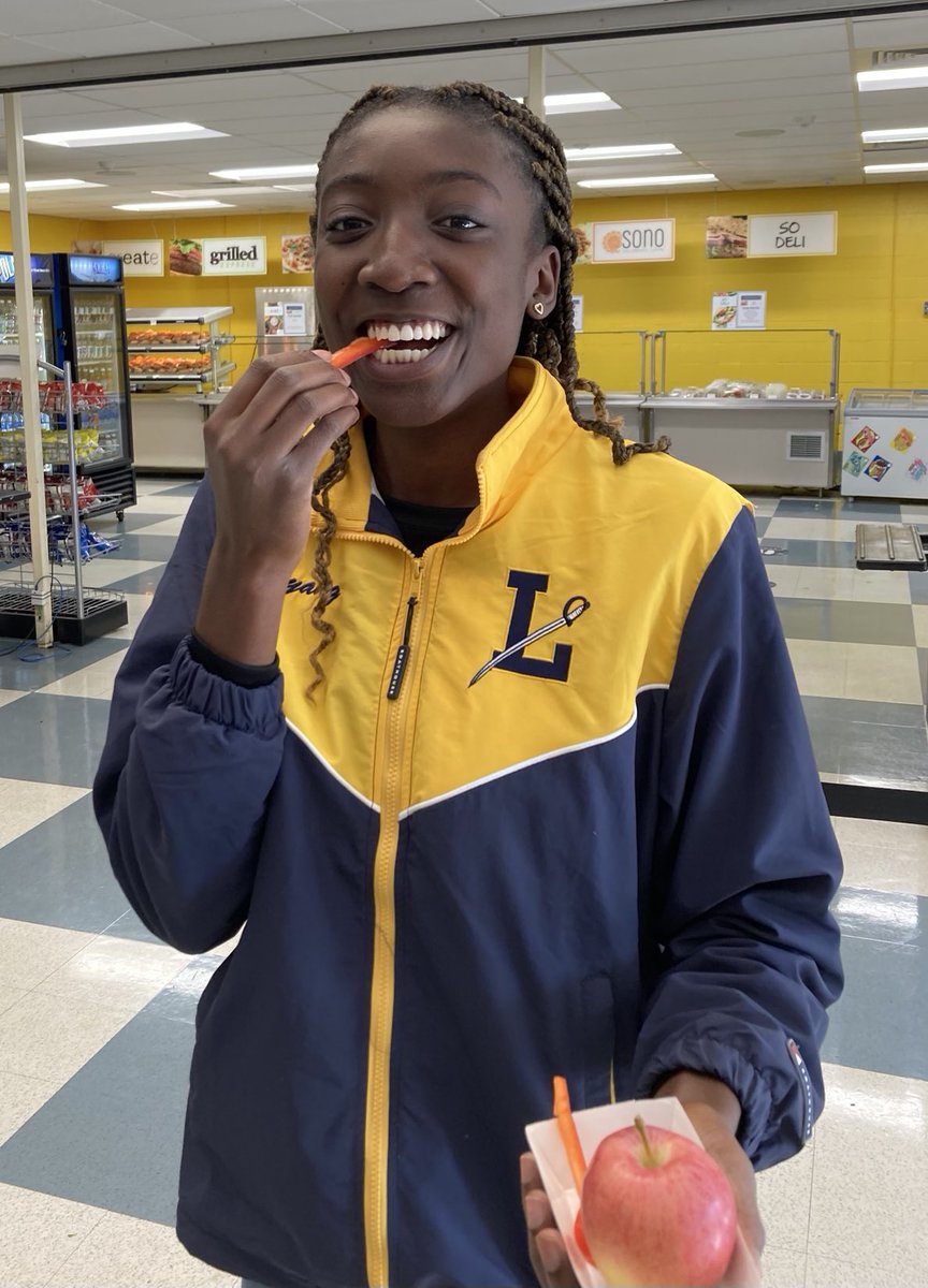 ledyardsports's tweet photo. You can be an all stater as well…..if you eat apples and peppers! Powering up for today’s state open. Let’s go Clare! #LHScolonelpride ⁦@LedyardXc⁩ #ctgxc https://t.co/JsThYmWB3G