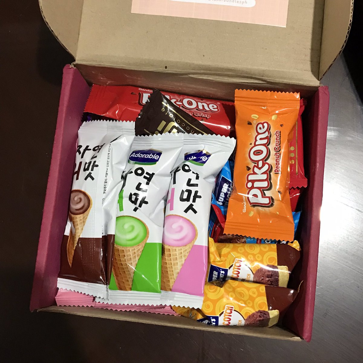 woniepoca's tweet photo. thank you to whoever sent this care package to me! ri, ikaw ba? if you ever see this, balik ka na PLEEK i balled my eyes like crazy dahil sau!!! 😡 ilysm i hope i can talk to u the soonest! stay safe and healthy, wonie loves u just as much as i do 💗

 #kamsatokki @tokkibundlesph https://t.co/qZxfDL8FL4