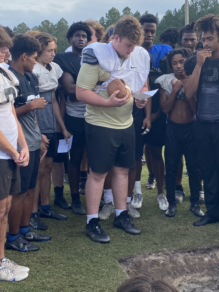 We would like to thank Senior OL Logan Wylie <a href="/LoganWylie79/">BIG COUNTRY</a> for his dedication to the <a href="/BTHS_Football/">BTHS BEARS FOOTBALL🐻🏈</a> program.  You have definitely left it better than you found it! #SemperVirtus #GoBears🐻