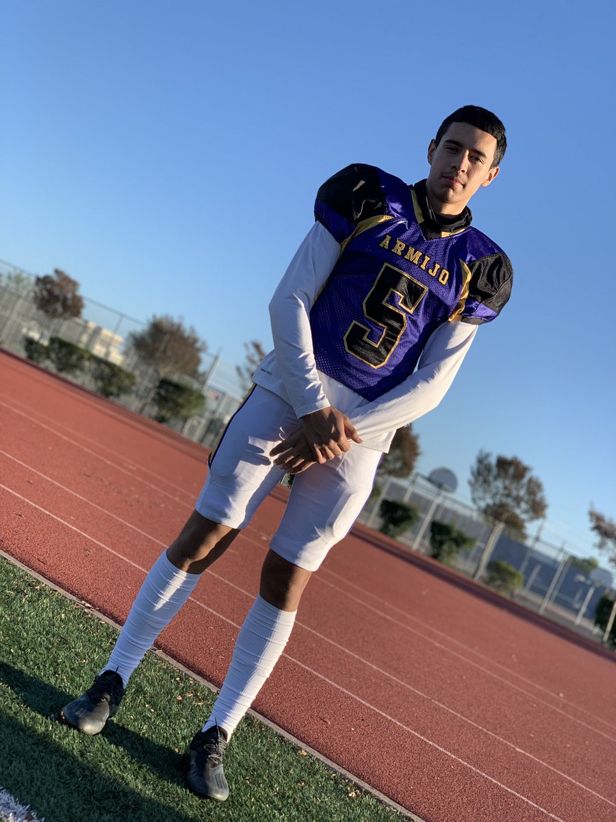 RoyalsArmijo's tweet photo. M.E.L Honorable Mention  (cont.)

#5 Dameion Regalado (WR) -senior
#11 Guy Fortson (DE) -senior
#8 Eddie Concepcion (QB) -senior
#23 David Singleton (RB) -senior https://t.co/RccmWEk9E5