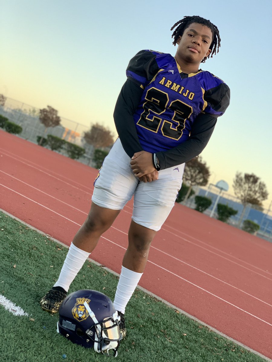 RoyalsArmijo's tweet photo. M.E.L Honorable Mention  (cont.)

#5 Dameion Regalado (WR) -senior
#11 Guy Fortson (DE) -senior
#8 Eddie Concepcion (QB) -senior
#23 David Singleton (RB) -senior https://t.co/RccmWEk9E5