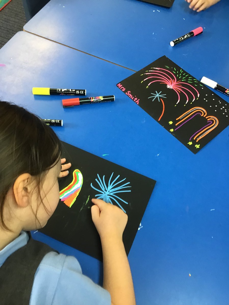 SchoolCrombie's tweet image. Happy 5th of November! 💥 
P1S have been busy using our new chalk pens to make firework pictures. We learned about firework safety and created these beautiful pictures! 😃
#fireworksafety #creativity #simplebuteffective #chalkeverywhere