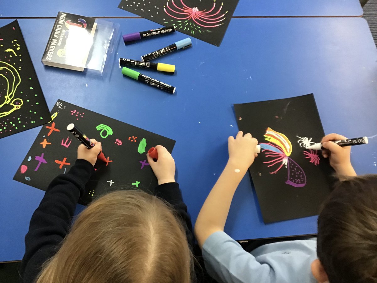 SchoolCrombie's tweet image. Happy 5th of November! 💥 
P1S have been busy using our new chalk pens to make firework pictures. We learned about firework safety and created these beautiful pictures! 😃
#fireworksafety #creativity #simplebuteffective #chalkeverywhere
