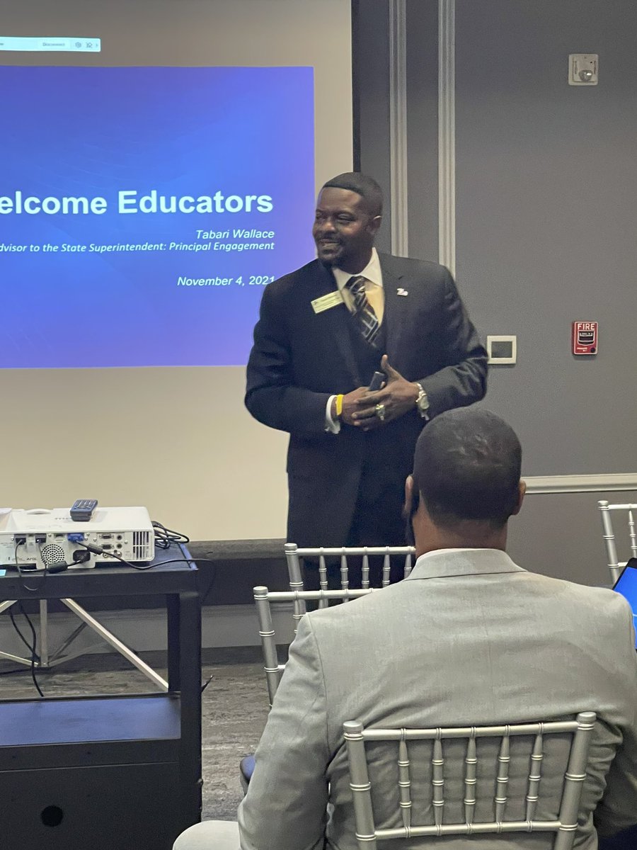 OAHolleyEDU's tweet photo. Thee @TabariWallace former North Carolina Principal of the Year, presenting on the states approach to principal support and Operation Polaris! @ncpublicschools @NERESANews #NERESA2021 https://t.co/nzuZSIAieS