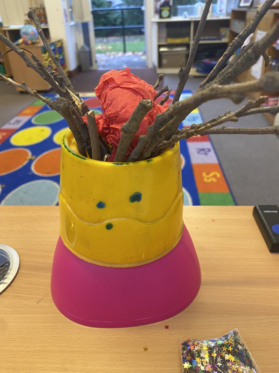 MissKNapier's tweet photo. Our bonfire night fun continued into our play time. Some pupils decided to make their own mini bonfires while others had a little play in the leaves as they were helping to clear the bonfire from our classroom. 🎆 https://t.co/JBgfPr9uP7