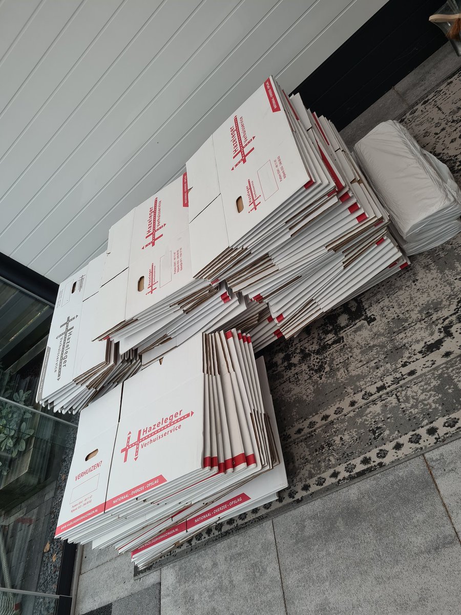 jeroenvbergen's tweet photo. Eh...π€ volgens mij moet er ergens aan begonnen worden..
#projectverhuizing https://t.co/aIRYeXbEny