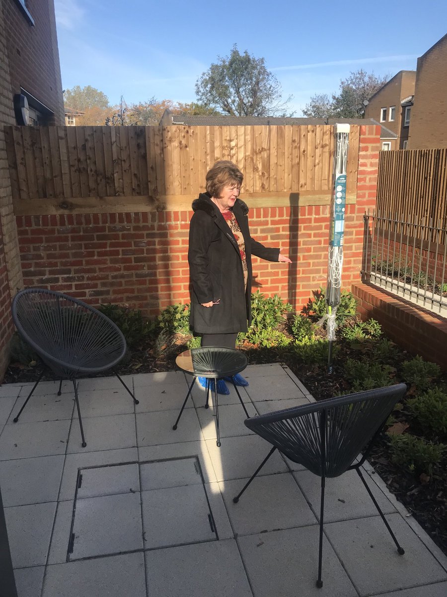 MrsJane_Cooper's tweet photo. With ⁦@13suemckinney⁩ ⁦@AltonMasterplan⁩ McKinney House for its Open Day. Lovely new homes for tenants come with blinds and a choice of floor covering as well as a minimum disturbance payment of £7,100. Great turnout and an opportunity to dispel the myths circulating! https://t.co/bDuxMozGBu