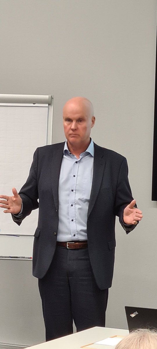 lm_oja's tweet photo. Ammattiliitto Pron Pääkaupunkiseudun ja Länsi-Uudenmaan aluejohtokunnan järjestämässä vaikuttamisseminaarissa ajankohtaiskatsauksen piti STTK:n puheenjohtaja @AnttiMPalola https://t.co/4DJtT5jpum