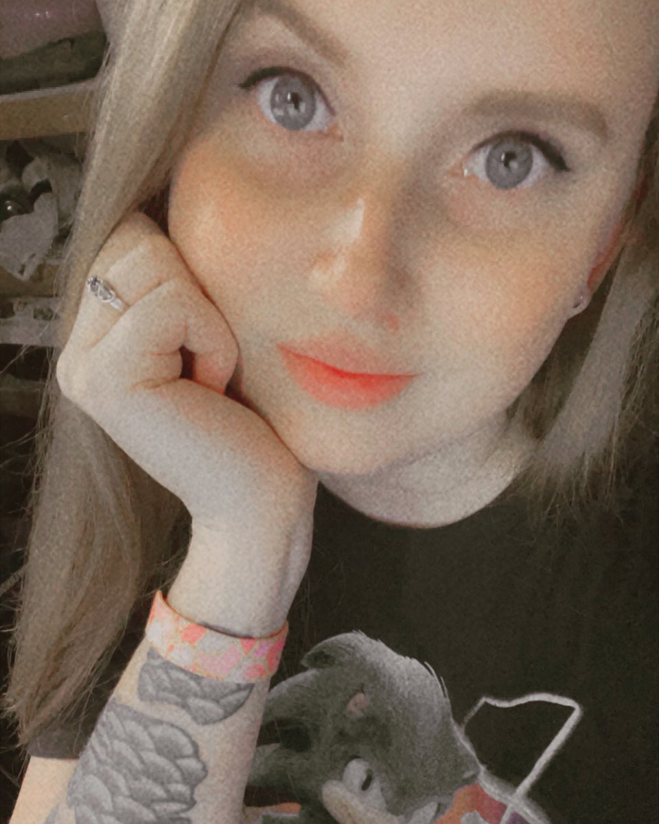 authum89's tweet photo. Merbabes!!! Oh how I’ve missed you! #mermaid #missyou #blueeyes #redhair #snapchat #tattoo #tattooedmodel #MIA #cute # https://t.co/LfZcgvDMPo