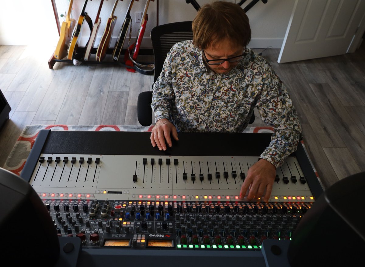 AMSNeveLtd's tweet photo. “If you want the real Neve sound in a console, the value to cost ratio of this product is remarkable”.

Read how Brian Alston has upgraded his studio with a Neve 8424 console: https://t.co/SzdTaIogoA 

#Neve8424 #NeveSound #NeveStudio https://t.co/8vYsP25Dr1