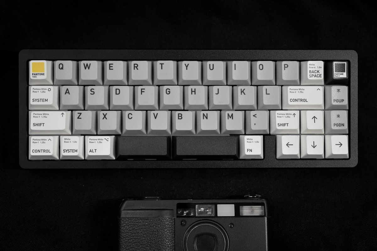 Vanthic's tweet photo. 未成年键盘

#mechanicalkeyboard #customkeyboard #40keyboard #メカニカルキーボード #カスタムキーボード #40%キーボード https://t.co/wGupbiTIof