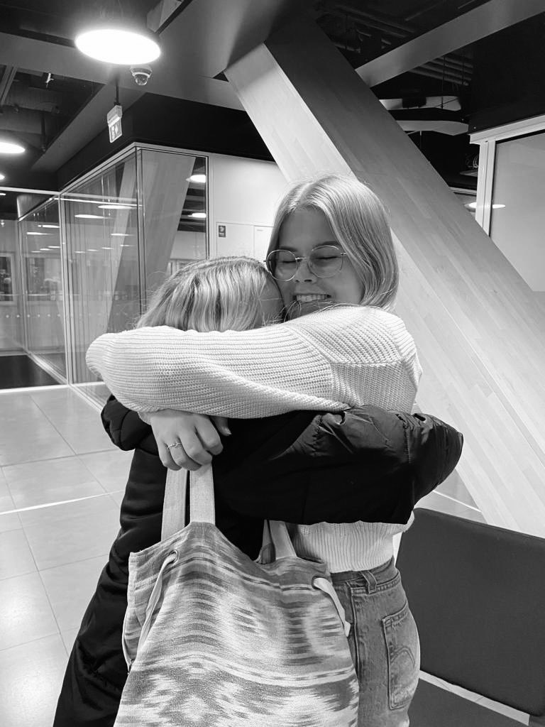 Daily reminder to hug your friends in between this darkness and upcoming deadline hurricane✨ #autumn #positivevibes #ebadegree #MetropoliaBiz <a href="/MetropoliaBiz/">Metropolia Business School</a>