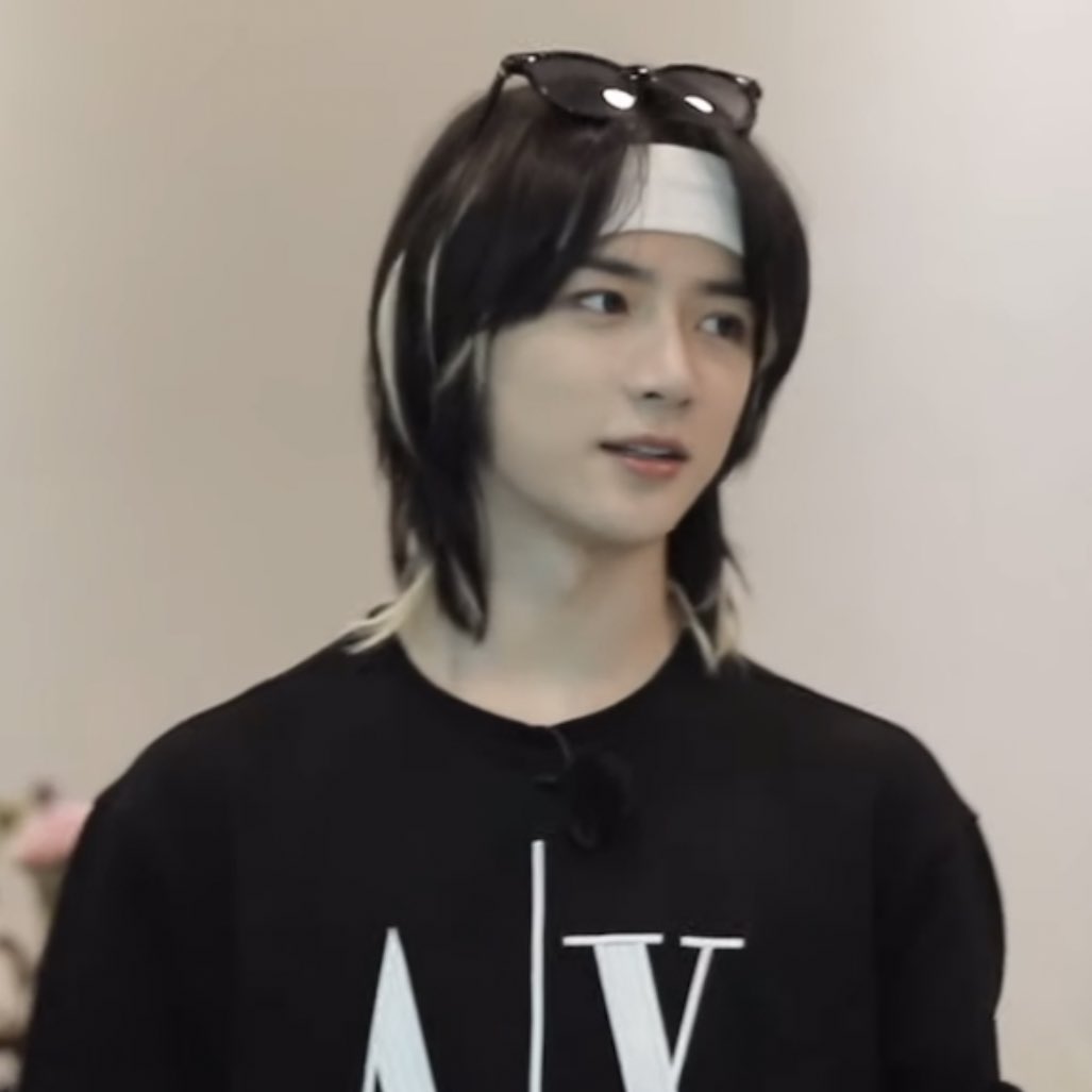beomlilac's tweet photo. no bcs i refuse to believe that beomgyu is real .. i mean LOOK https://t.co/L2BF1OpbyQ