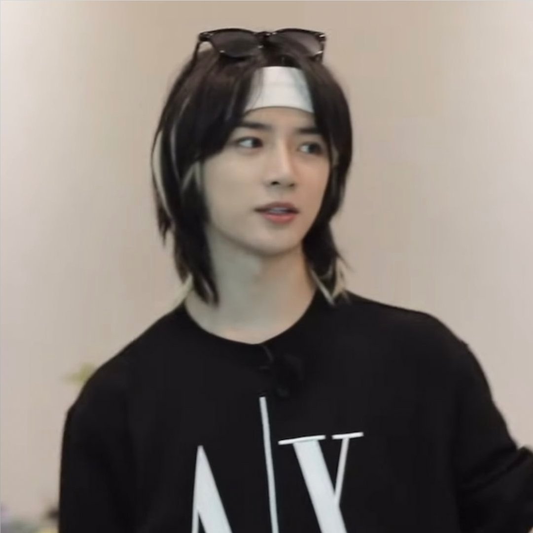 beomlilac's tweet photo. no bcs i refuse to believe that beomgyu is real .. i mean LOOK https://t.co/L2BF1OpbyQ