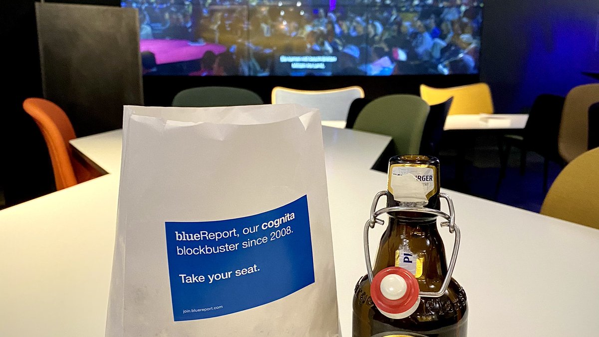 bluereport's tweet photo. Unser Team-Space unterstreicht unsere Vision von Activity Based Working: hier trifft sich unser Team täglich zum Lunch, dazu gibt es frisches Obst und verschiedenen Kaffee- und Teespezialitäten. Und auch unsere eigene Popcorn-Maschine erfreut sich großer Beliebtheit... https://t.co/nHOVvaA27e