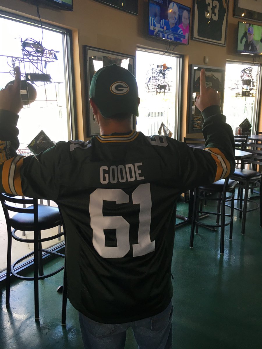 ryanmartin04's tweet photo. @espnhomer @jasonjwilde @WildeAndTausch This long snapper slander is awful and I’ll be listening to the rest of the show under protest as a result https://t.co/Nl4zLLbuw6