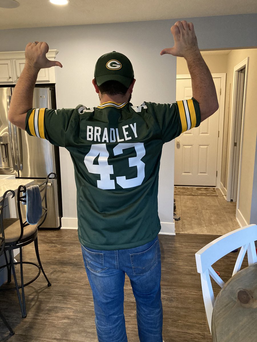 ryanmartin04's tweet photo. @espnhomer @jasonjwilde @WildeAndTausch This long snapper slander is awful and I’ll be listening to the rest of the show under protest as a result https://t.co/Nl4zLLbuw6