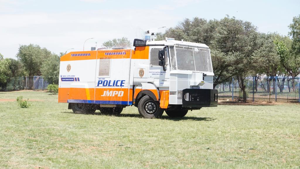 JoburgMPD's tweet photo. Learners were also treated with demonstrations by the #JMPD K-9, Equestrian &amp; Crowd Control Units. They also had an opportunity to engage &amp; interact with the Community Outreach &amp; Communications Unit. 
#SaferSchools #WeServeJoburg #SaferJoburg https://t.co/CQJ2xzZjVV