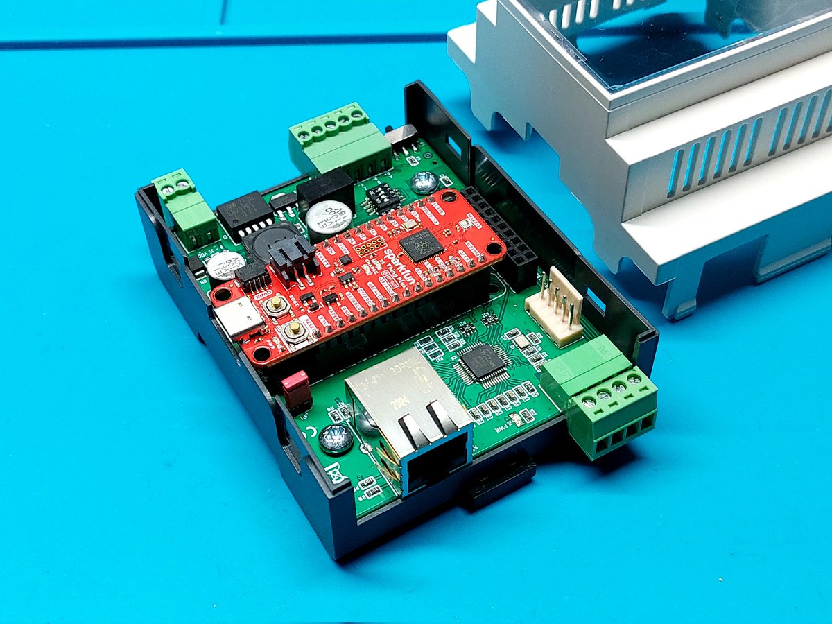 HWHardsoft's tweet photo. Industrial Controller Featherwing with mounted #Thingplus #RP2040 in 4 module #dinrailenclosure
https://t.co/jKtyNt6Cs4
#iot #iiot #featherwing #hutschiene #schaltschrank #cabinet #zihatec #arduino #arduinoproject #device #automation #industrie40 #industry40 #sparkfun https://t.co/58bhXpCHgn