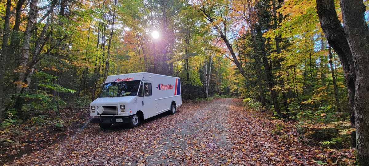 PurolatorInc's tweet photo. Check out these incredible fall colours! Thanks to our courier James who captured this great photograph in Bracebridge, Ont. #Purolator #Canada https://t.co/8hWdbJdyLh