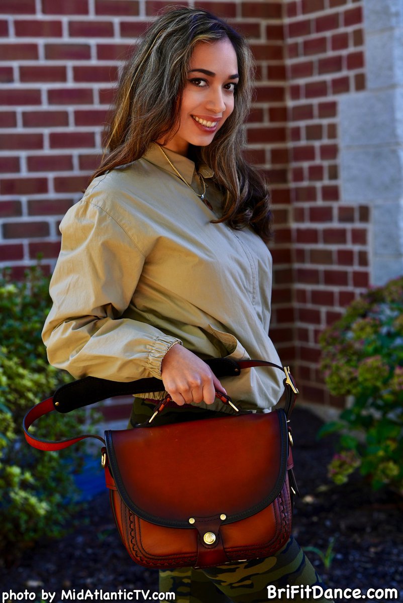 FrederickCounty's tweet image. @BriFitDance got her teeth whitened, five shades whiter, at @ThurmontSmiles 
Purse from @mooseleather