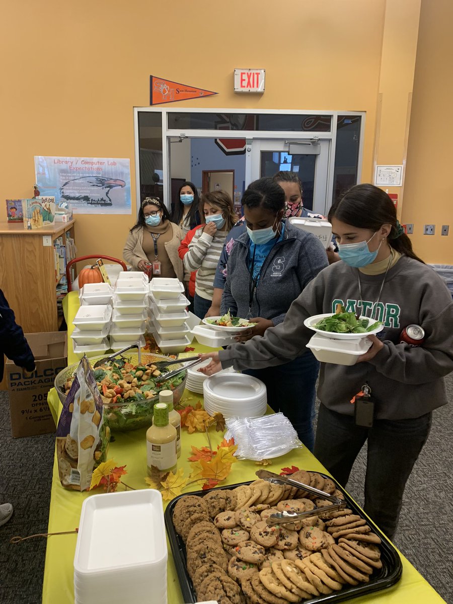 RacquelRosenbal's tweet photo. We ❤️ our Sherman teachers & staff! Giving thanks to our @ShermanES1 for all they do for our students & community with a surprise 7Spice Cajun Seafood lunch for all! Let’s eat! #7Spice #fishorchicken #thankaneducator #teacherlife @TeamHISD https://t.co/NWyXSZfkel