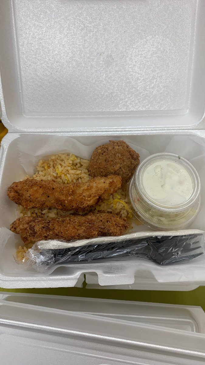 RacquelRosenbal's tweet photo. We ❤️ our Sherman teachers & staff! Giving thanks to our @ShermanES1 for all they do for our students & community with a surprise 7Spice Cajun Seafood lunch for all! Let’s eat! #7Spice #fishorchicken #thankaneducator #teacherlife @TeamHISD https://t.co/NWyXSZfkel
