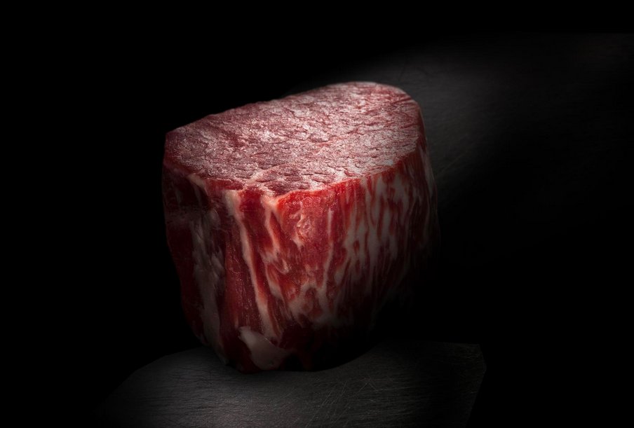 Nice2Meat's tweet image. Maandag presenteren we LUMA, een innovatieve 'dry age technology' die vlees een nieuwe, intense smaakbeleving geeft. Stay Tuned nicetomeat.nl