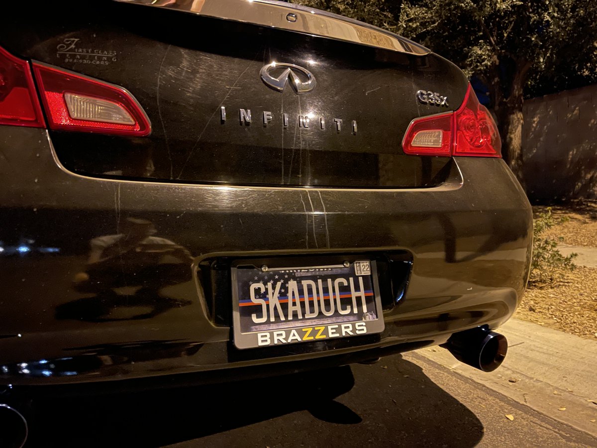 danhixon's tweet photo. @jackblack Saw this license plate last night. Best thing I’ve ever seen. #kungfupandaforever https://t.co/20pyyfSbrL