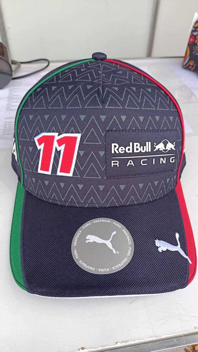 InformaBTL's tweet photo. ¿A poco no son una belleza de edición especial? Las puedes adquirir por $3,000 MXN ($142 USD) en el Autódromo Hermanos Rodríguez.
#RedBullRacing
#McLaren
#F1ESTA
#F1
#GPMéxico
#iBTL https://t.co/yOk6gwzaxX