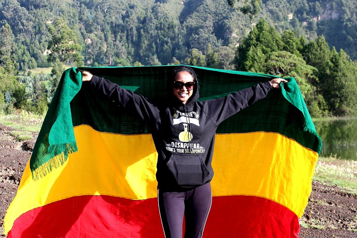 lidyabekele3's tweet photo. ከመች ወዲ ነው ፖሊቲካ ውስጥ የገባሽው ብላችሁ አስር ጊዜ አትጠይቁኝ እስይ እንኳን ገባሁ ይሄ የሀገር ጥሪ ነው እንጂ ፖለቲካ አይደለም 
አዎ ይመለከተኛል 
ይልቁኑ ድምፃችሁን ተጠቀሙበት 
ዝም የሚባልበት ሰአት አይደለም 
ዝም አትበሉ 
እናሸንፋለን 🇪🇹 https://t.co/GaRWAXAT7H