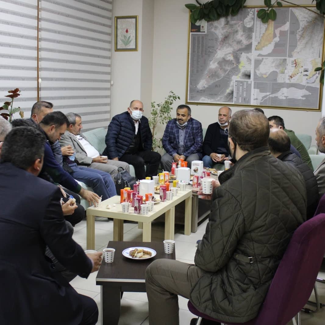 Genç Vizyon, Genç Dimağ Kitap Kahve Projemizin Tanıtımı ve Açılışı ile ''Pandemi ve Sosyal Hayatımız" konferansımız; Dr. Hacı Bayram ZENGİN hocamızın sunumuyla gayet güzel ve verimli geçmiştir. Program sonunda değerli hocamıza hediye takdim edilmiştir.