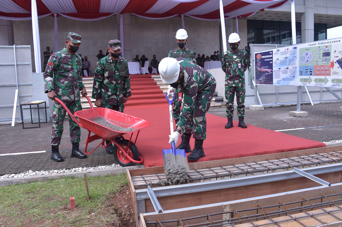 Puspen_TNI's tweet image. Aslog Panglima TNI pimpin acara Ground Breaking Pembangunan System Interoperability Kodal TNI, bertempat di Mabes TNI, Cilangkap
#SlogTNI #groundbreaking #systeminteroperability #kodaltni #mabestni #cilangkap
👉tni.mil.id/view-205593-pa…