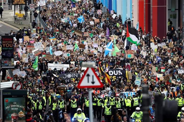 MikeHudema's tweet photo. MASSIVE. Thousands out on the streets of #Glasgow.

No more false promises. No more ‘blah, blah, blah.’ The clock is ticking. Time to #ActOnClimate

#ClimateAction #ClimateStrike #Cop26 #COP26Glasgow https://t.co/2aa8QzxXhM