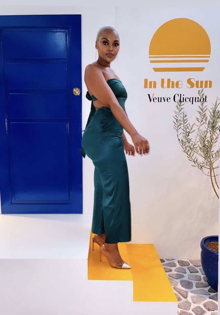 DJHomecoming's tweet photo. Yellow Hour with @VeuveClicquot x @FireandIceME Fabulous Fridays. 🥂

#YellowHour
#FabulousFridays https://t.co/JC6Y3fZnOF