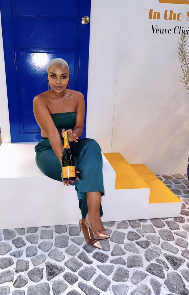 DJHomecoming's tweet photo. Yellow Hour with @VeuveClicquot x @FireandIceME Fabulous Fridays. 🥂

#YellowHour
#FabulousFridays https://t.co/JC6Y3fZnOF