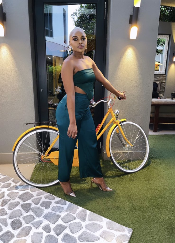 DJHomecoming's tweet photo. Yellow Hour with @VeuveClicquot x @FireandIceME Fabulous Fridays. 🥂

#YellowHour
#FabulousFridays https://t.co/JC6Y3fZnOF