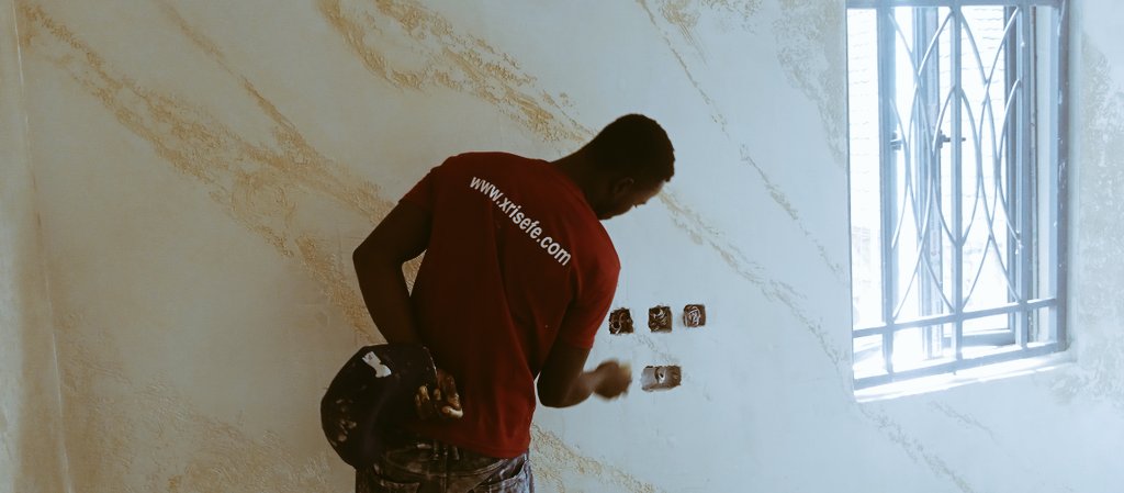 Festusomavueya's tweet photo. The pictures appear like wallpaper though they are not.
They are pure professional painting and decoration job meticulously done by #OmafestDecor.
For your wall painting and decoration, he is your best plug.
#professionalpainters
#beautifuljob
#bigsam
#art https://t.co/kC2ehLglhX