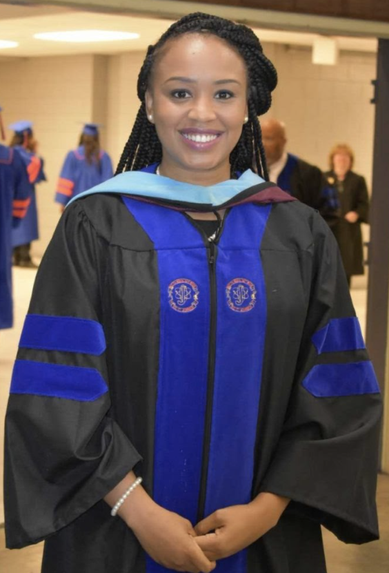 readtoleadgames's tweet photo. Spotlight 🔦
Meet Kiwonda, from Savannah. Her thoughts on #ReadtoLeadGames: 
“Read to Lead games are immersive, real-world environments where students are challenged to make important decisions, preparing them for life outside of the classroom.”

👉🏽 https://t.co/k4OCelfCHT https://t.co/UpIzsguYSd
