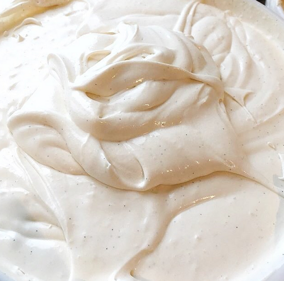 SimplyIceCream's tweet photo. Is there anything better than a fresh batch of our hand whipped vanilla ice cream? π Dreamy on it's own or the perfect addition to a warm dessert!
#vanillaicecream #vanilla #icecream #simplyicecream #batchmade #artisan #localbrand #kent https://t.co/GzLnUiQCx9