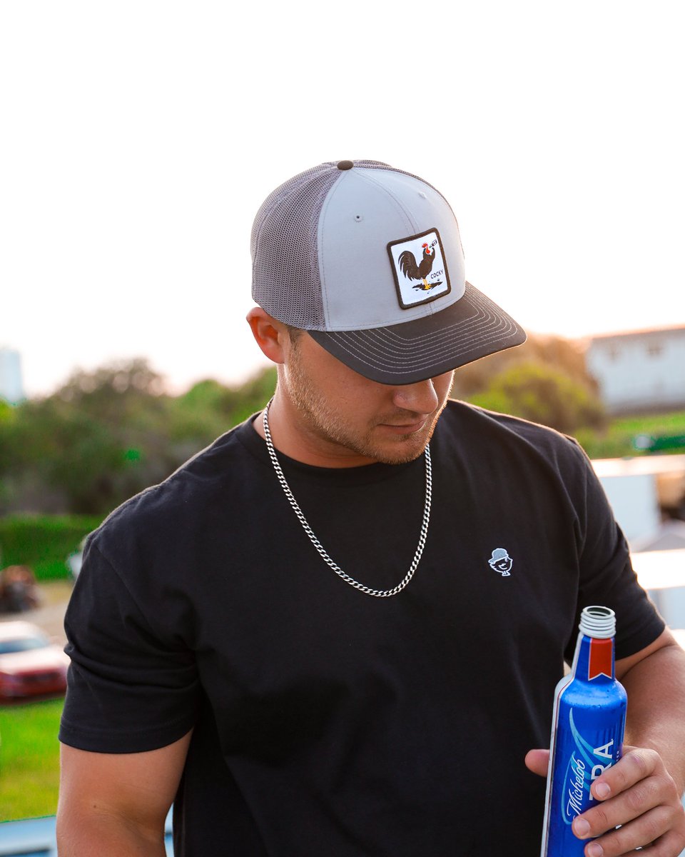 chickchasetalk's tweet photo. The perfect hat for Friday’s 🐓 
•
Shop this hat &amp; more ⬇️
https://t.co/q5a6QDXtmq
•
•
•
#chickchase #racing #truckerhats #snapback #patchhats #leatherpatch https://t.co/nYcn7SfZnb